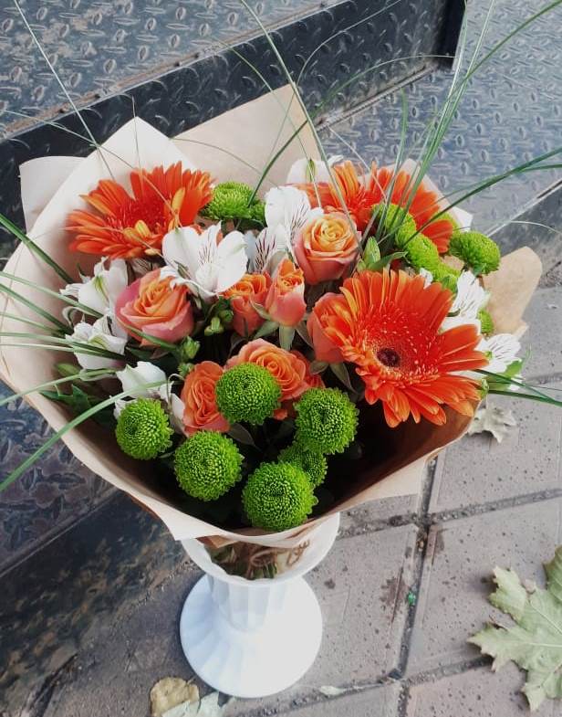 Букет цветов из: Герберы, Хризантемы, Альстромерии и Розы в Сорске