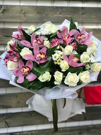 Букет цветов из: Розы и Хризантемы в Сорске