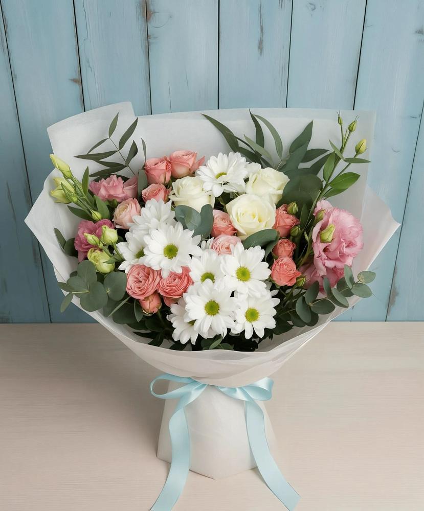 Букет цветов из: Розы, Лизиантусы и Хризантемы в Сорске