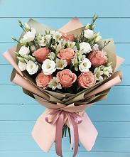 Букет цветов из:  Розы, Альстромерии и Лизиантусы в Сорске