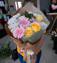 Букет цветов из:  Герберы, Розы и Хризантемы в Сорске