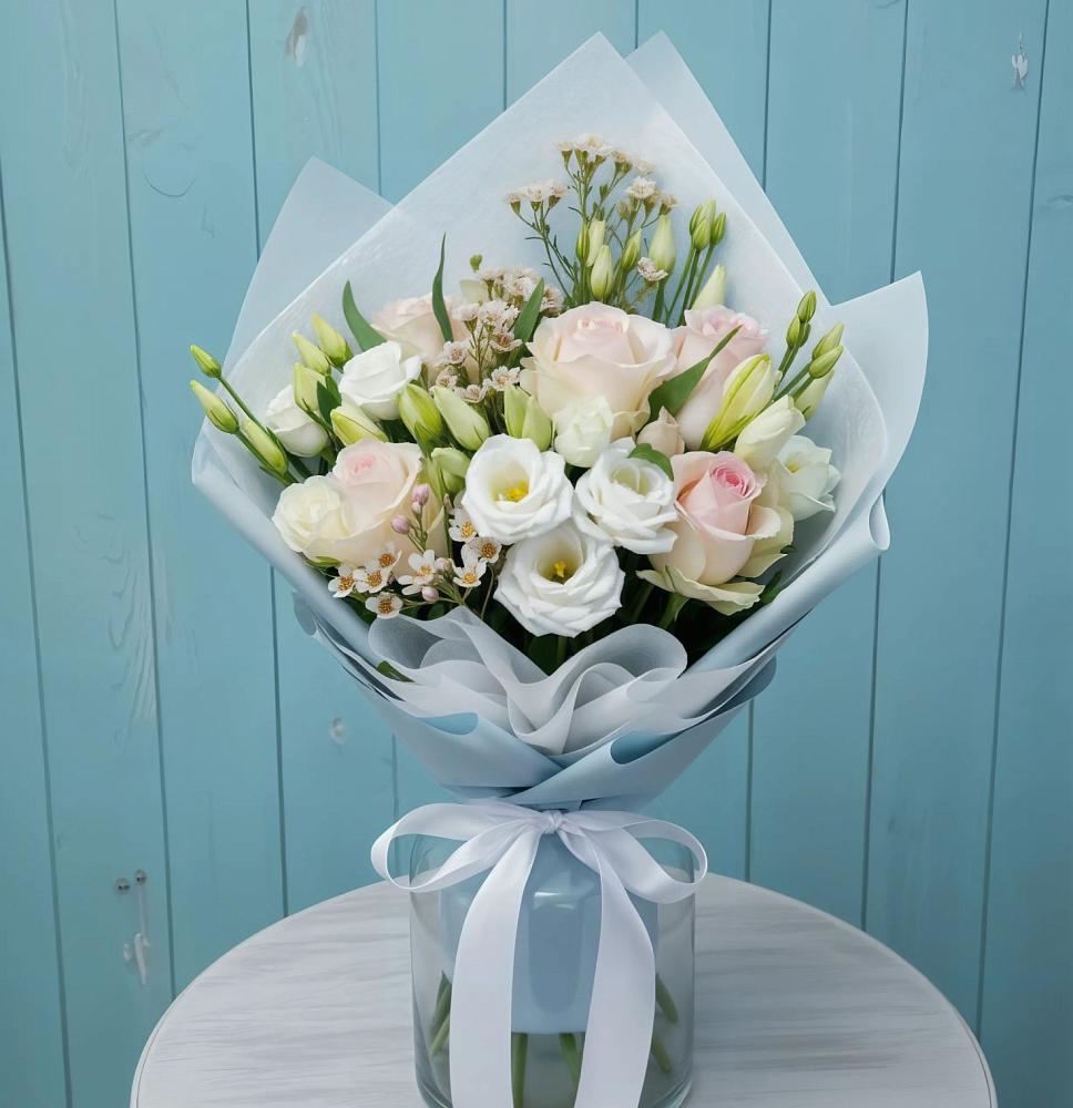 Букет цветов из: Розы и Лизиантусы в Сорске