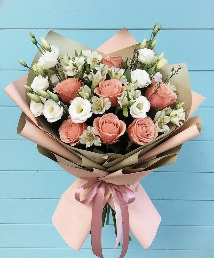 Букет цветов из: Розы, Альстромерии и Лизиантусы в Сорске