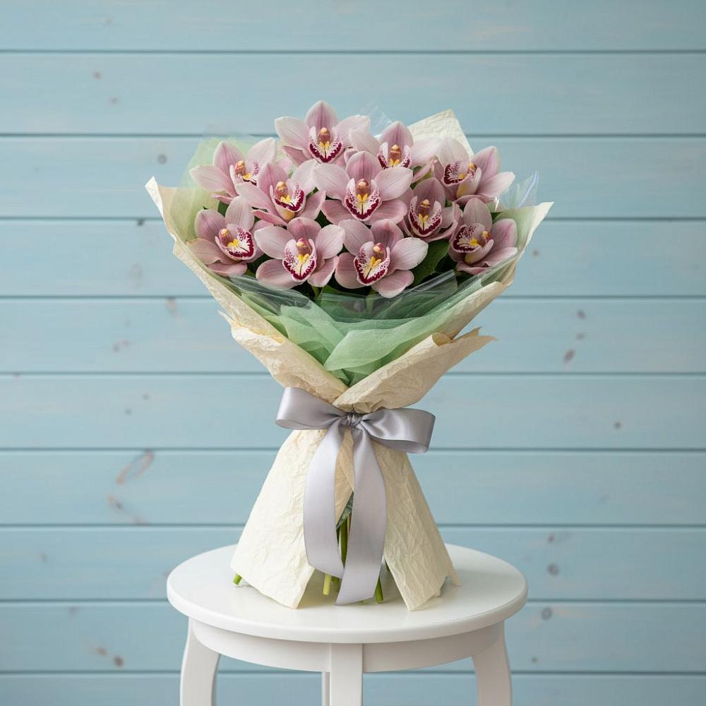 Букет цветов из: Орхидеи и Розы в Сорске