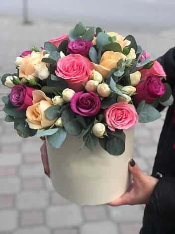 Цветочная композиция из Розы в шляпной коробке в Сорске
