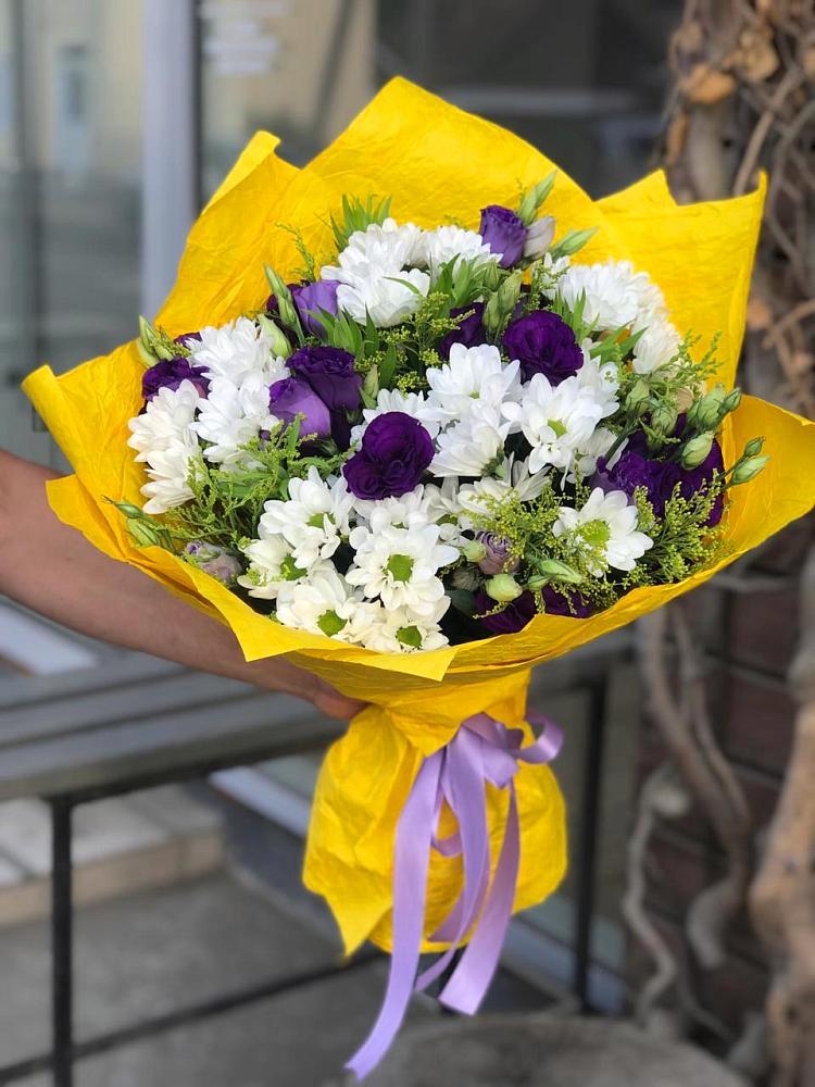 Букет цветов из: Ирисы, Хризантемы и Ромашки в Сорске