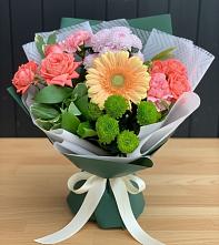 Букет цветов из:  Гвоздики, Розы, Герберы и Хризантемы в Сорске