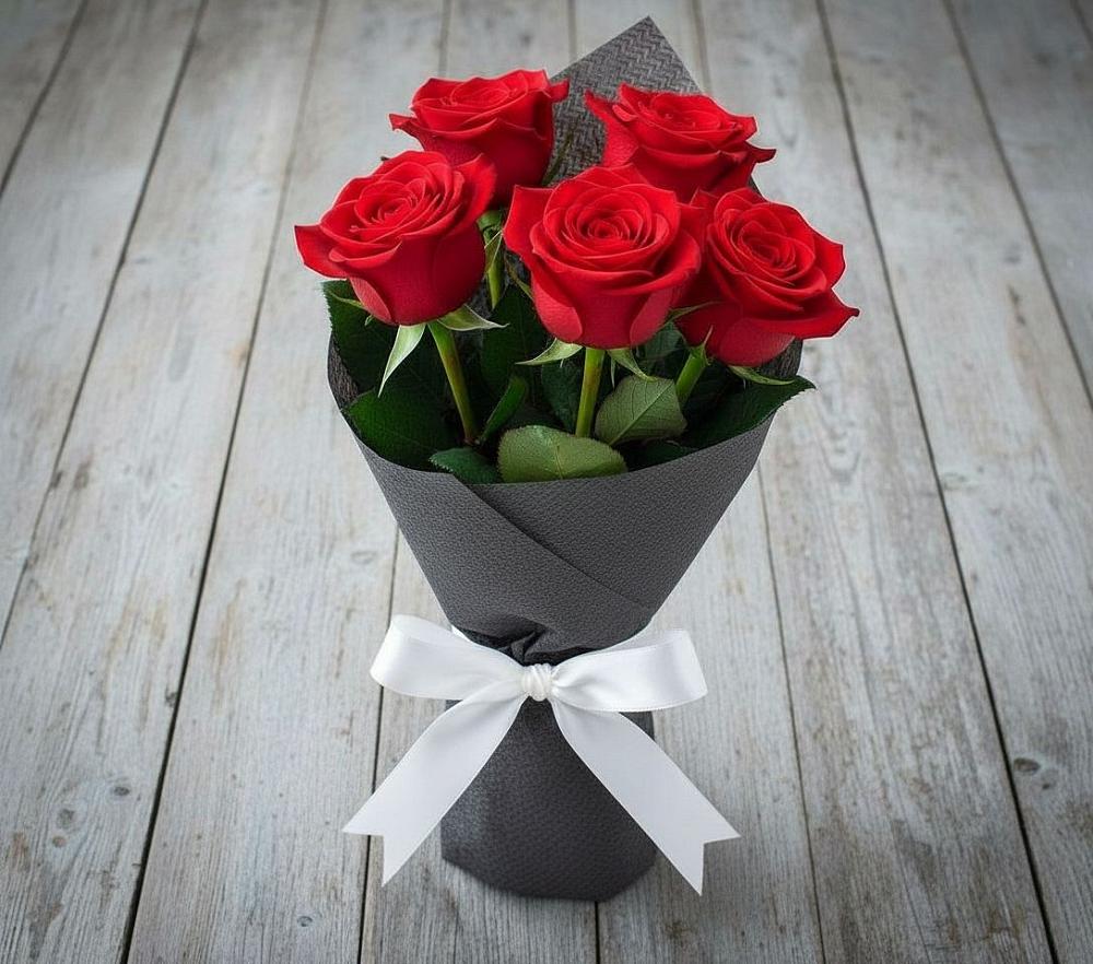 Букет 5 Красных роз Эдлесс Лав в Сорске