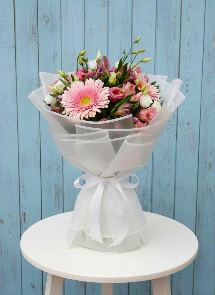 Букет цветов из: Герберы, Альстромерии и Лизиантусы в Сорске