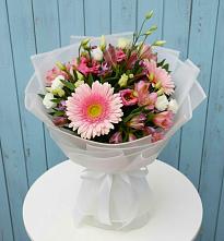 Букет цветов из:  Герберы, Альстромерии и Лизиантусы в Сорске