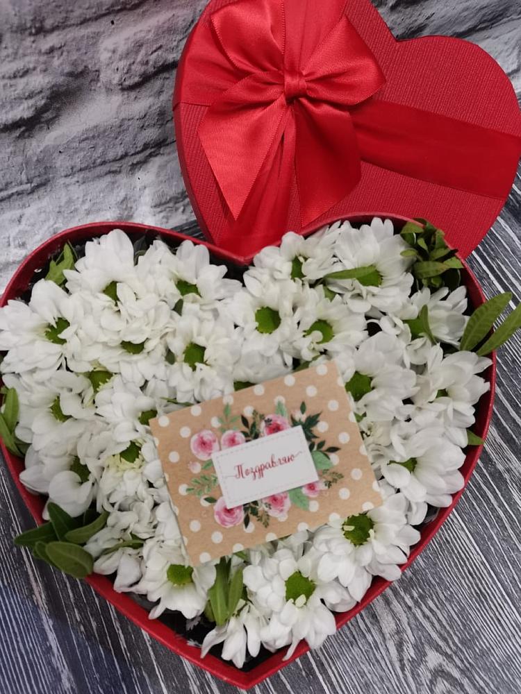 Цветочная композиция из Хризантемы в виде сердца в Сорске