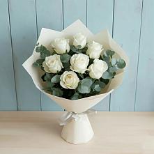 Букет Белые розы в Эвкалипте в Сорске