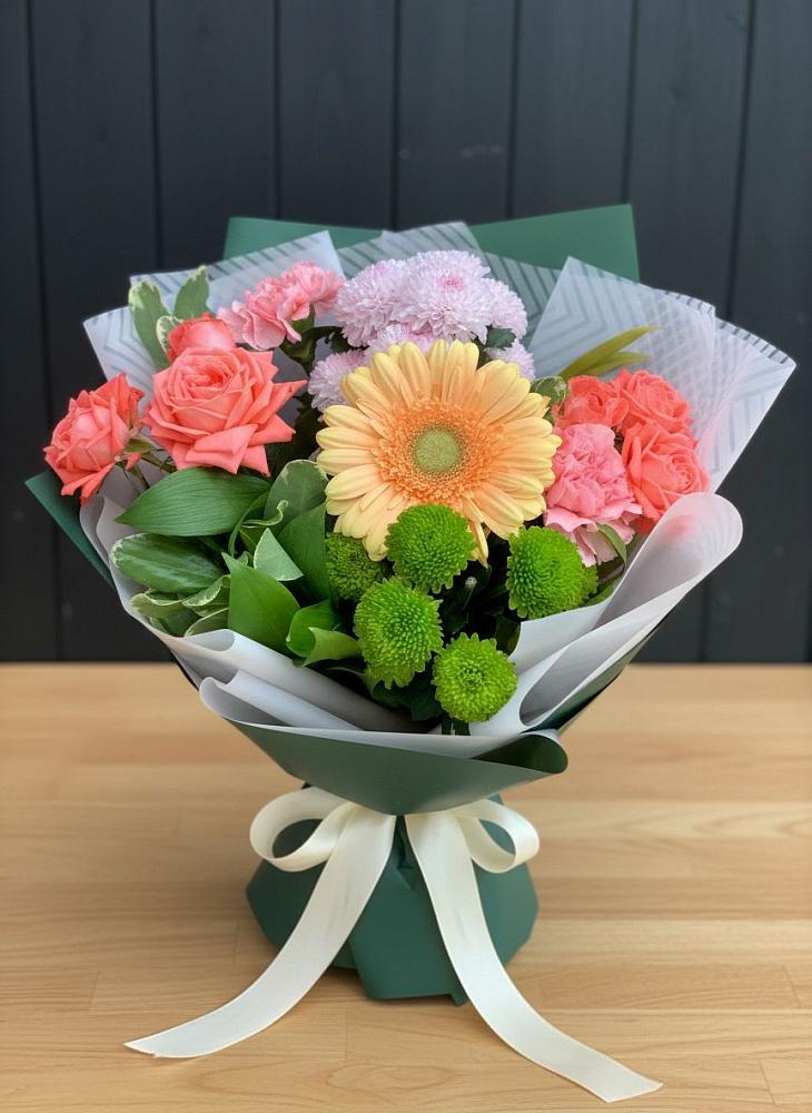 Букет цветов из: Гвоздики, Розы, Герберы и Хризантемы в Сорске