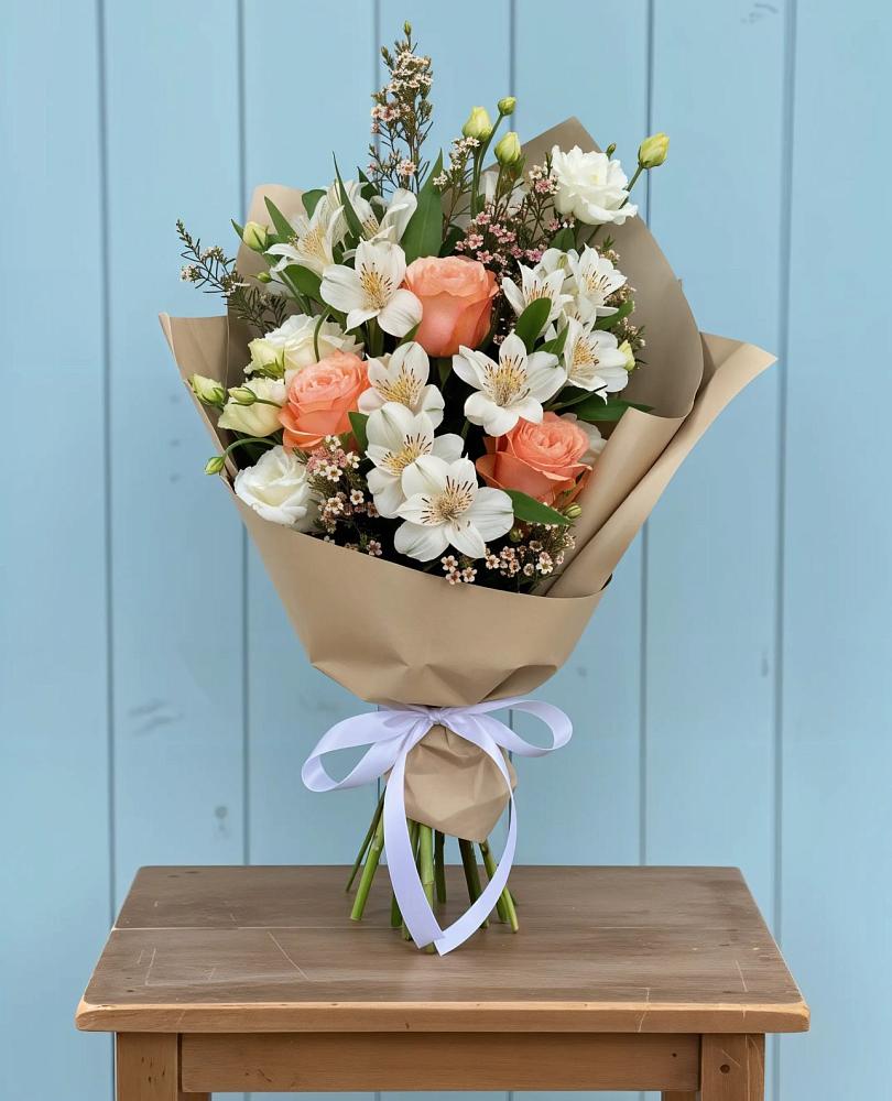 Букет цветов из: Альстромерии, Лизиантусы, Розы и Хризантемы в Сорске