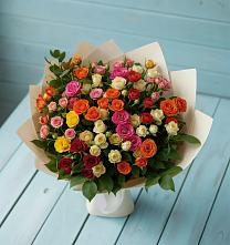 Букет Микс из разноцветных кустовых роз в Сорске
